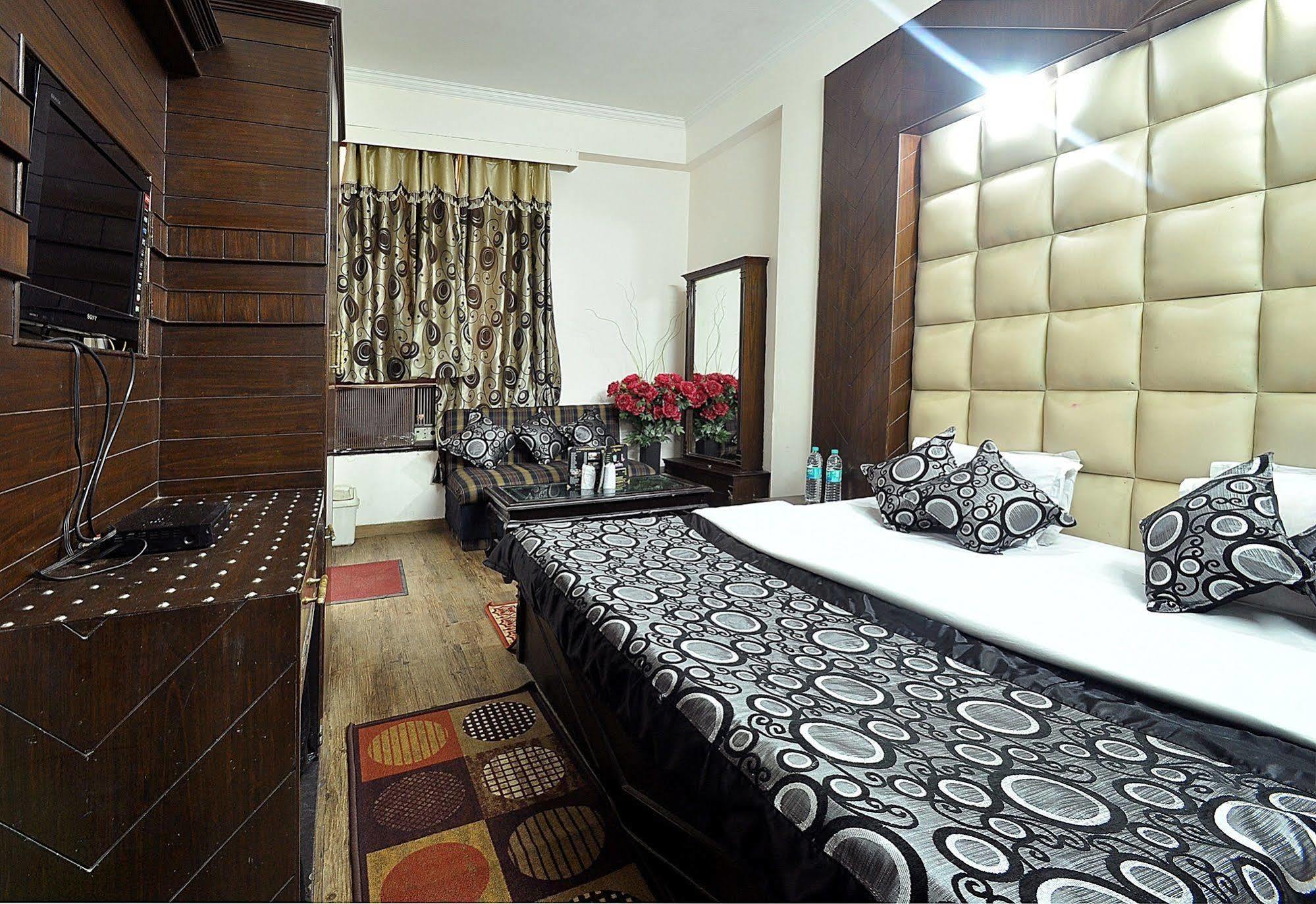 Hotel Shiva Intercontinental New Delhi Exterior photo